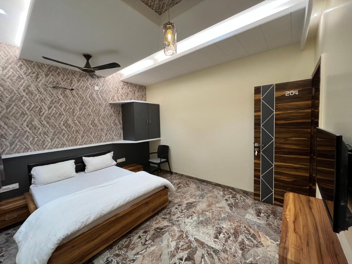 Hotel Aryadeep Phardapur Bagian luar foto